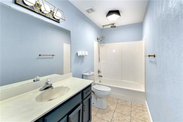 230 SW Pinetree Lane, Lee's Summit, MO 64063