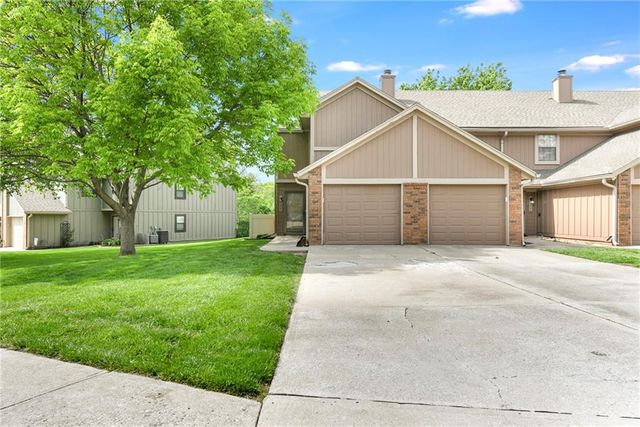 230 SW Pinetree Lane, Lee's Summit, MO 64063