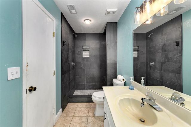 230 SW Pinetree Lane, Lee's Summit, MO 64063