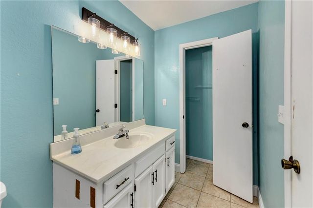 230 SW Pinetree Lane, Lee's Summit, MO 64063