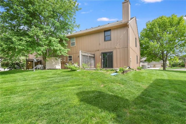 230 SW Pinetree Lane, Lee's Summit, MO 64063