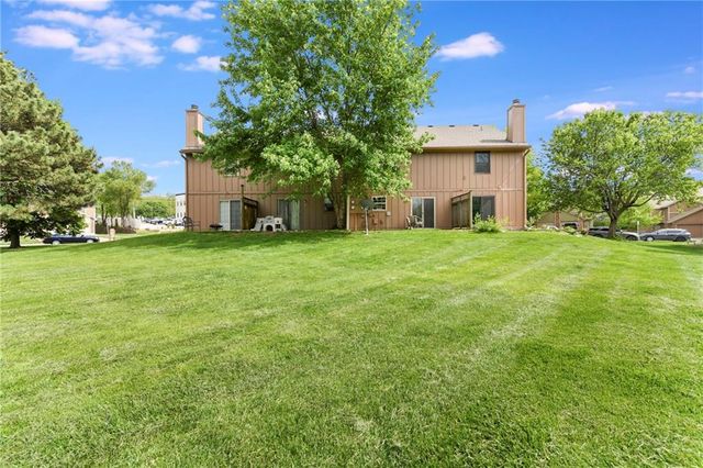 230 SW Pinetree Lane, Lee's Summit, MO 64063