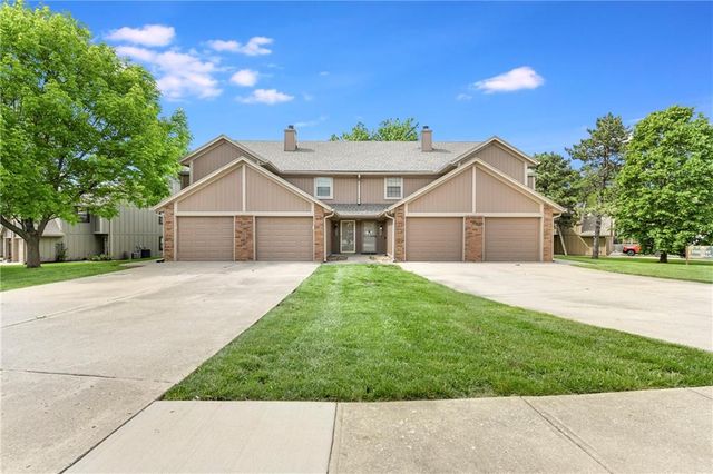 230 SW Pinetree Lane, Lee's Summit, MO 64063