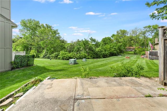 230 SW Pinetree Lane, Lee's Summit, MO 64063
