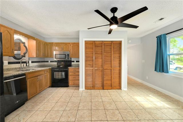 230 SW Pinetree Lane, Lee's Summit, MO 64063