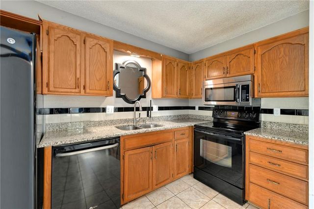 230 SW Pinetree Lane, Lee's Summit, MO 64063