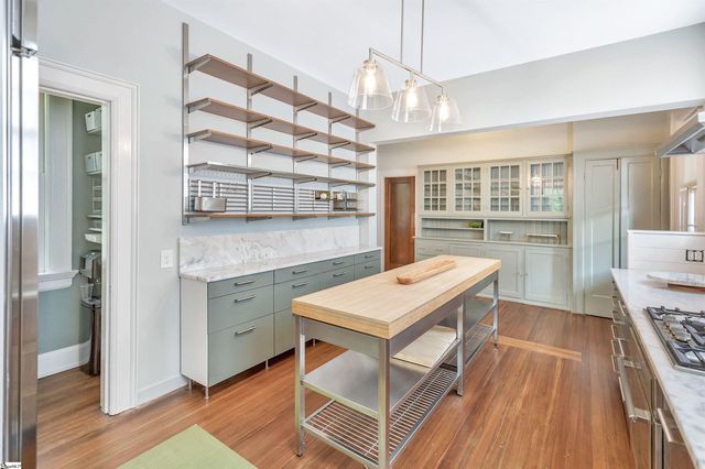 905 W Market Street, Anderson, SC 29624