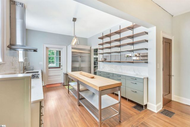 905 W Market Street, Anderson, SC 29624