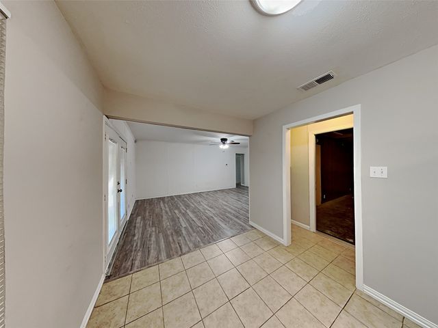 104 Jill Ann Drive, Burleson, TX 76028