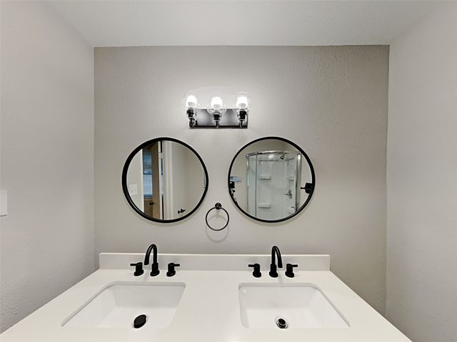 104 Jill Ann Drive, Burleson, TX 76028
