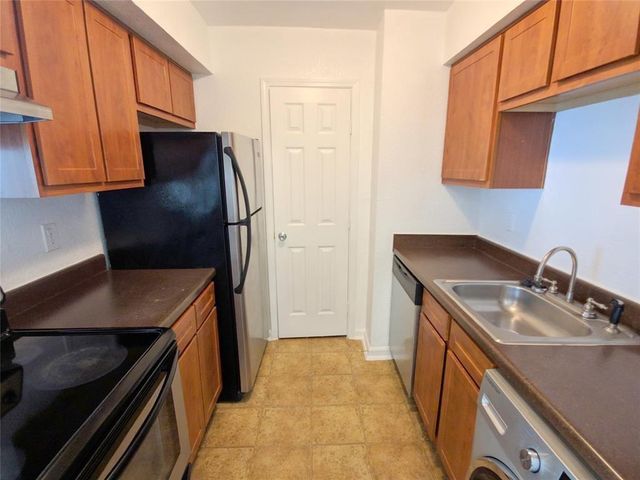 8100 Creekbend Drive 184, Houston, TX 77071