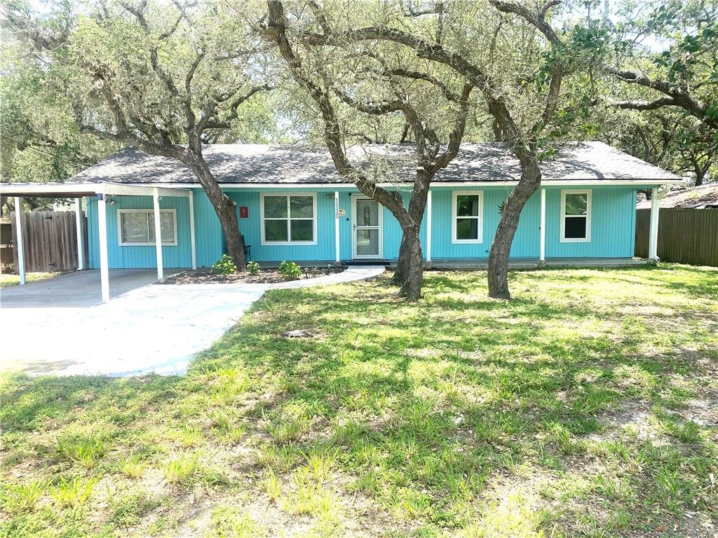 1110 N Doughty St, Rockport, TX 78382 — exterior