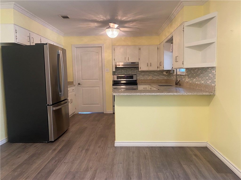 1110 N Doughty St, Rockport, TX 78382 — photo 4