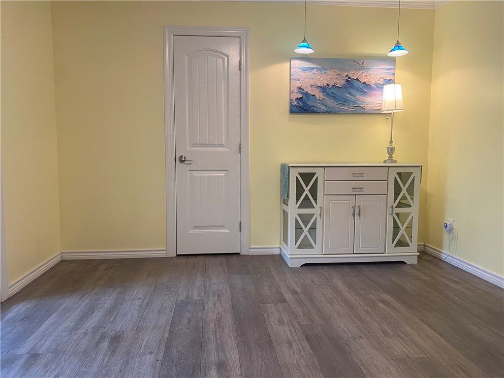1110 N Doughty St, Rockport, TX 78382 — photo 5