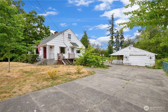 215 99th Street E, Tacoma, WA 98445