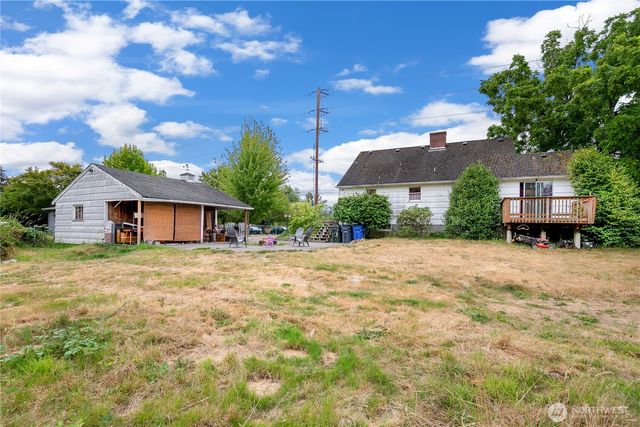 215 99th Street E, Tacoma, WA 98445