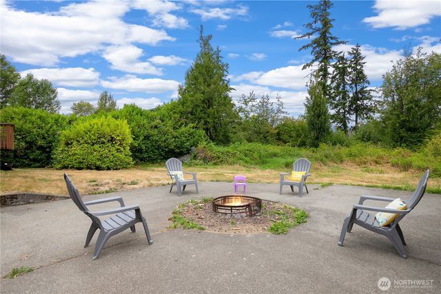 215 99th Street E, Tacoma, WA 98445