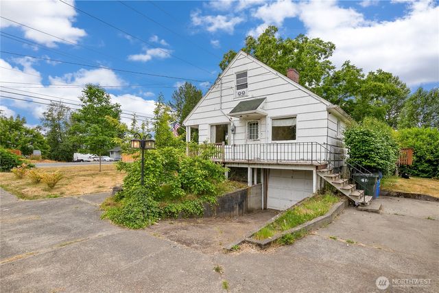 215 99th Street E, Tacoma, WA 98445