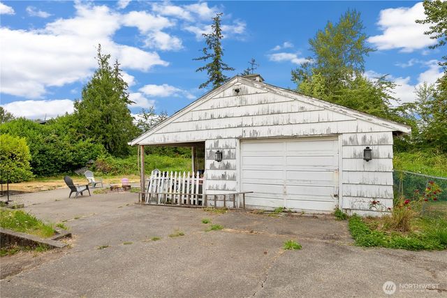 215 99th Street E, Tacoma, WA 98445