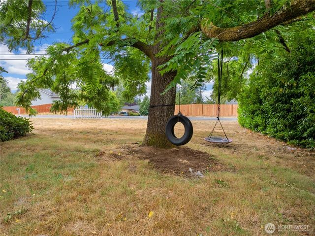 215 99th Street E, Tacoma, WA 98445