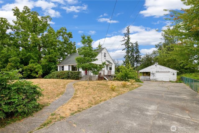215 99th Street E, Tacoma, WA 98445