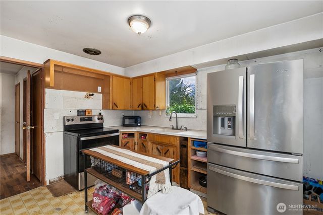 215 99th Street E, Tacoma, WA 98445