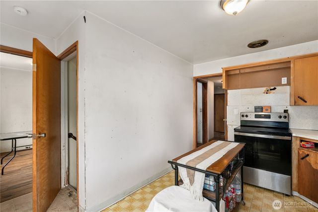 215 99th Street E, Tacoma, WA 98445
