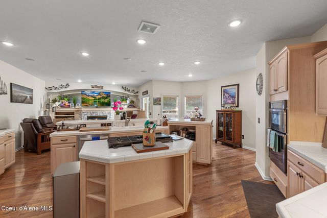 3207 E St James Ave, Hayden, ID 83835