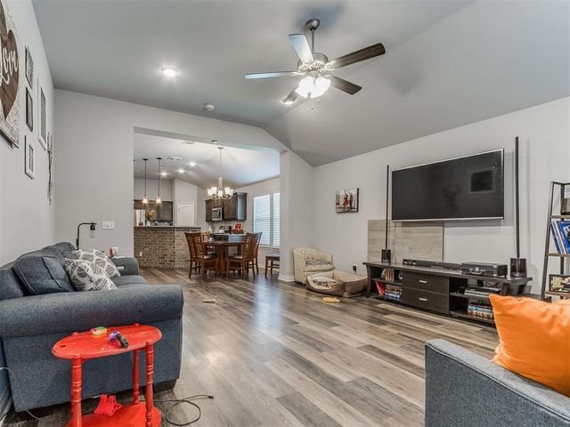 400 Parsons Drive, Yukon, OK 73099