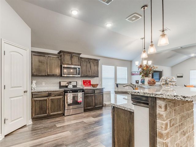 400 Parsons Drive, Yukon, OK 73099