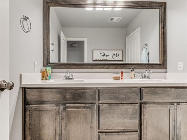 400 Parsons Drive, Yukon, OK 73099