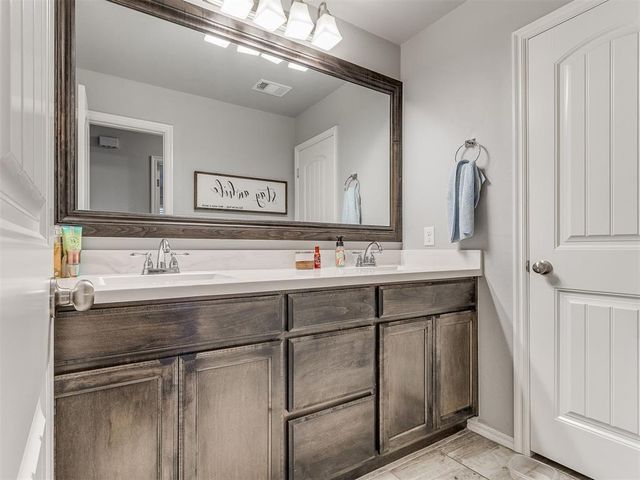 400 Parsons Drive, Yukon, OK 73099