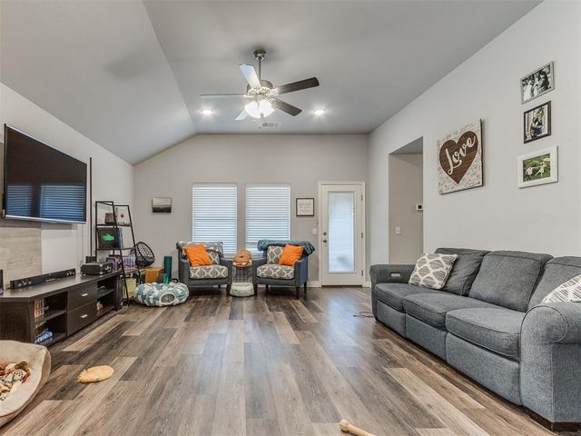 400 Parsons Drive, Yukon, OK 73099