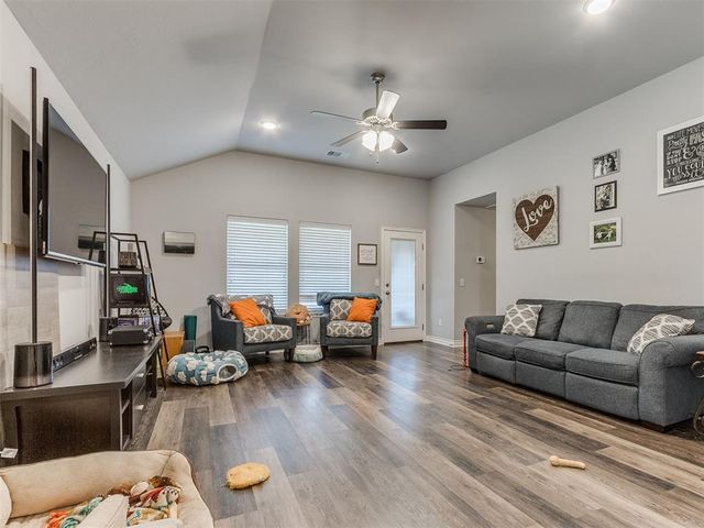 400 Parsons Drive, Yukon, OK 73099