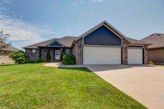 3466 South Valley View Drive, Springfield, MO 65807