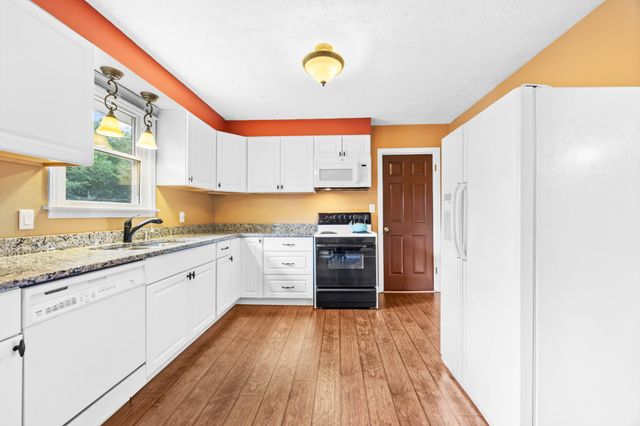 19 Garth Dr, Clarksville, TN 37040