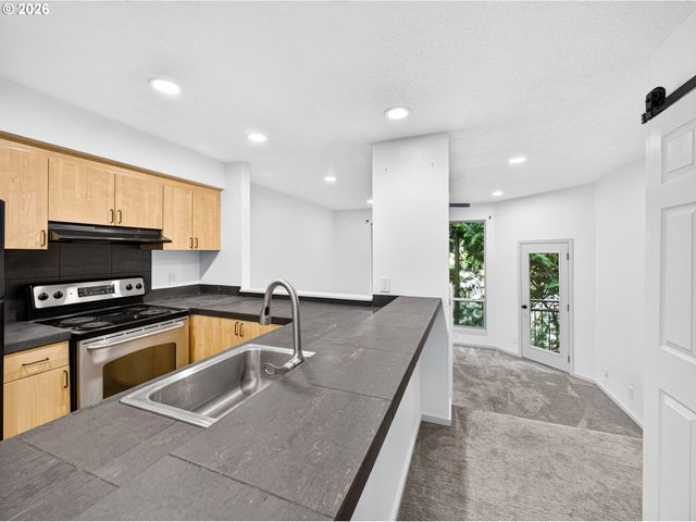 1535 Sw CLAY St 103, Portland, OR 97201
