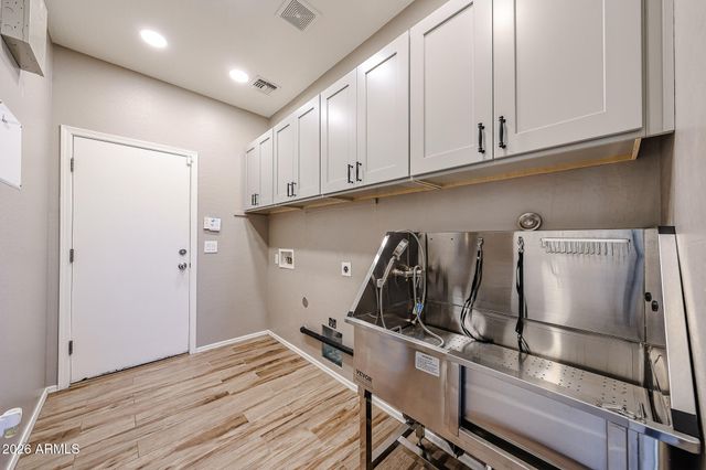 8751 W NICOLET Avenue, Glendale, AZ 85305