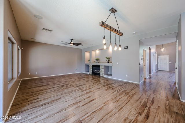 8751 W NICOLET Avenue, Glendale, AZ 85305