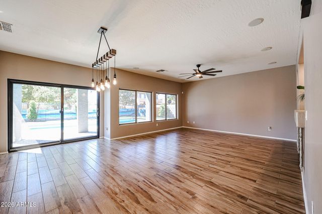 8751 W NICOLET Avenue, Glendale, AZ 85305