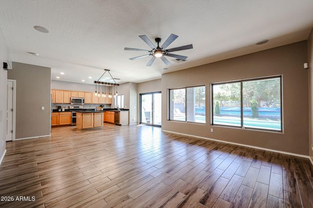 8751 W NICOLET Avenue, Glendale, AZ 85305