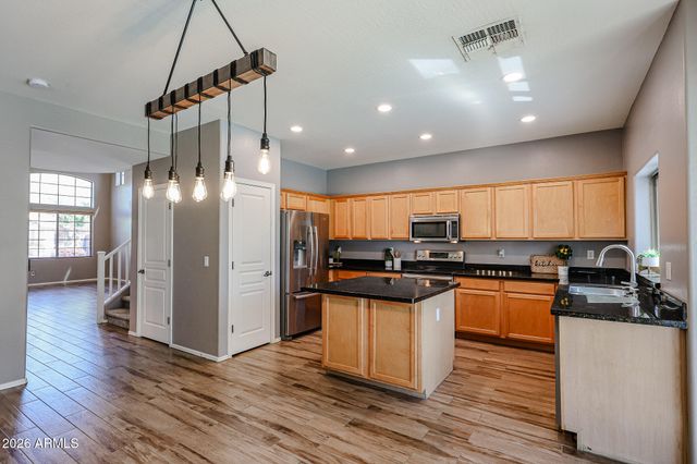 8751 W NICOLET Avenue, Glendale, AZ 85305