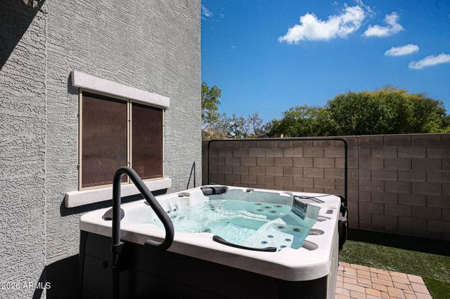 8751 W NICOLET Avenue, Glendale, AZ 85305