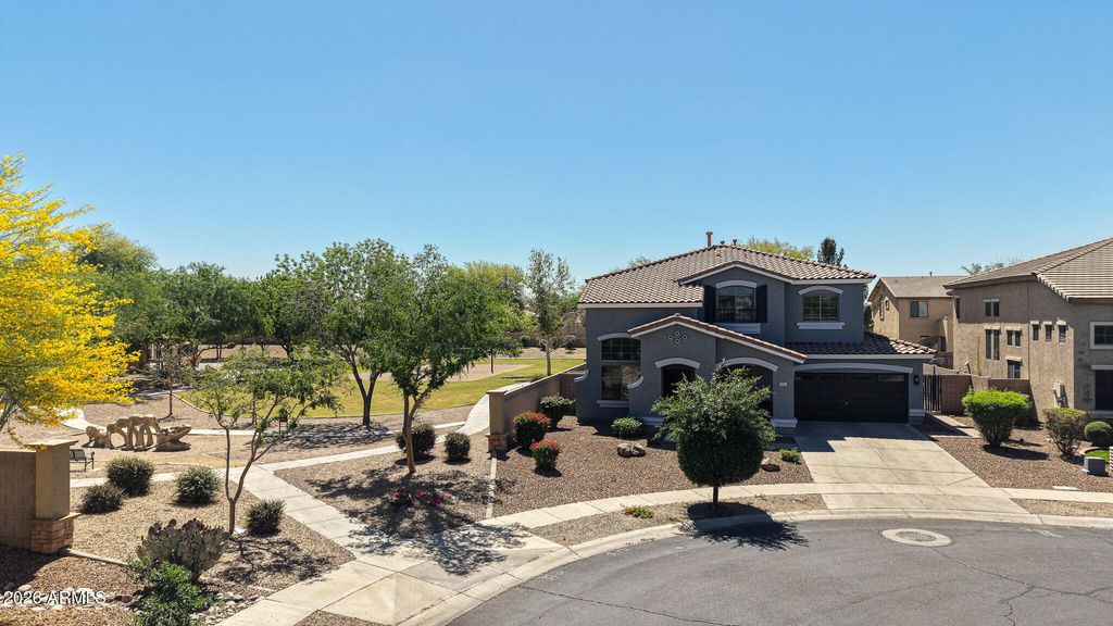 8751 W NICOLET Avenue, Glendale, AZ 85305