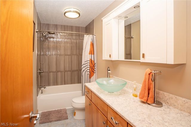4456 Maplegrove Avenue, Louisville, OH 44641