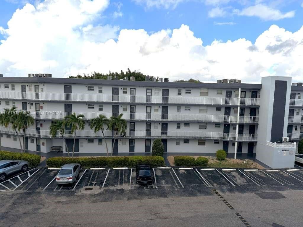 441 NE 195th St 412, Miami, FL 33179