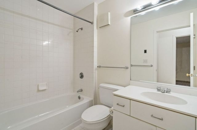 100 Rosemary Way 129, Needham, MA 02494