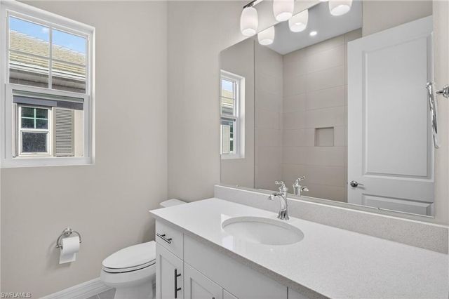 286 Indies DR E 202, Naples, FL 34114