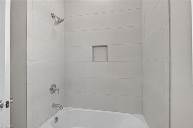 286 Indies DR E 202, Naples, FL 34114