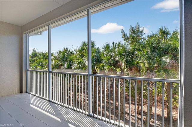 286 Indies DR E 202, Naples, FL 34114